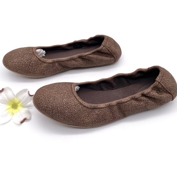 NWOB Minnetonka Anna Ballerina Flat in Distressed Leather, 6 - Picture 7 of 15